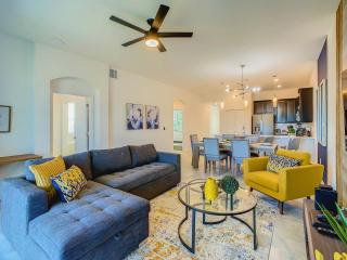 Comforting 2BR with Waterpark & Game Room - 9