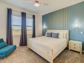 Comforting 2BR with Waterpark & Game Room - 5