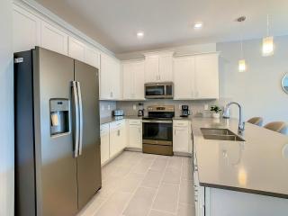 Awesome Thematic 3BR Condo with Garage & Waterpark - 8