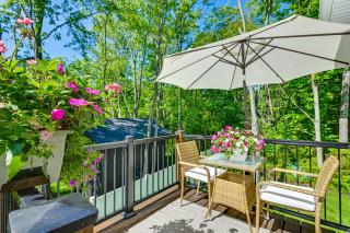 2 Blocks to Lake Michigan Sleek Couples Retreat! - South Haven - 0
