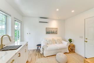 2 Blocks to Lake Michigan Sleek Couples Retreat! - South Haven - 7