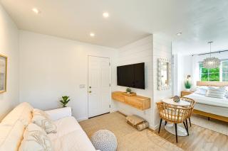 2 Blocks to Lake Michigan Sleek Couples Retreat! - 6