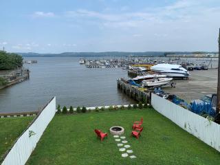 Waterfront Luxury in Town - 9