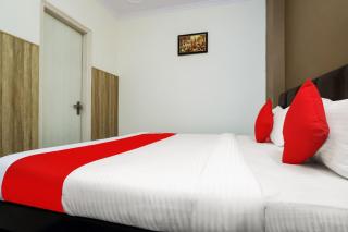 Collection O Ramji Grand Near Tdi Mall - 0