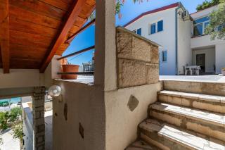 Apartments by the sea Duce, Omis - 2758 - 2