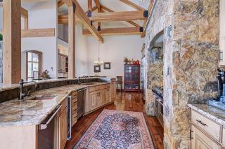 Mountain Majesty Manor - 1