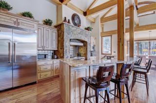 Mountain Majesty Manor - 2