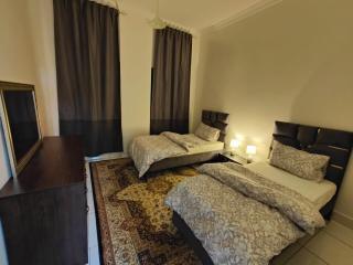 Beautiful 3-bedroom Apartment with Garden View - Sharjah - 2