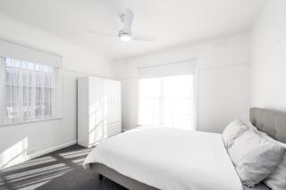 Lil beauty Nth Central near Hosp 3BR Reno w ample parking and Wifi - 4