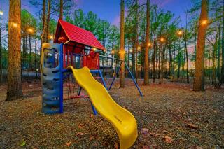 The Great Escape 4BR w Game Room - Hot Tub - Sleeps 14 - 4