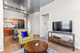 2 Separate 2BR Units Near Big House & Downtown - 3