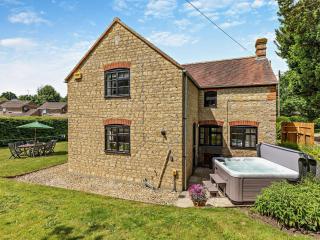 3 Bed in Bicester 94701 - - 0