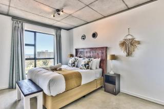 Sea and Sun-Table Mountain views Wifi Parking! - Kapstadt - 0