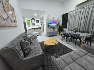 Homestay DAR AL - HAQEM Full Aircond Musliim Only - 3