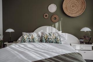 Little Luxe on Revell - 1