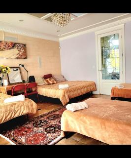 EMPRESS PALACE, Boutique Hotel - Surrey - 2