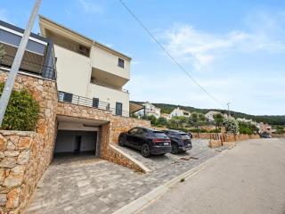 Enchanting Summer Apartment with Sea View - 5