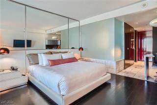 Incredible Penthouse Strip Views Balcony Access 53312 - 3