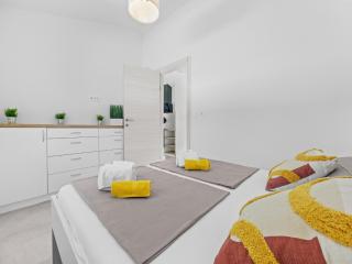 Attractive apartment in Peroj with terrace - 2
