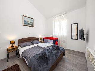 Modern Rscape with Pool - 6