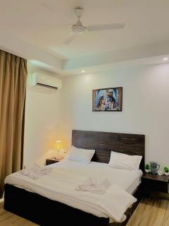 Rudra inn Peaceful 3BHK Villa near All Mandirs Vrindavan - 5