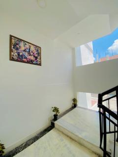 Rudra inn Peaceful 3BHK Villa near All Mandirs Vrindavan - 4