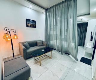 The Glammy Premium Flat for Family Couples & Solo - Noida - 0