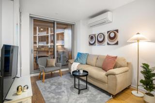 CBD Elegance Haven 2BR Apartment with Pool Gym and Views - 4