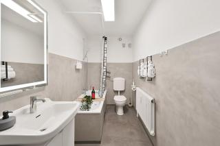 Bright & Cozy 2-Room Comfort in Central Wuppertal City Center With Kitchen, Free Wifi - Wuppertal - 4