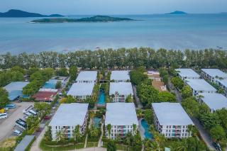 C221 Peaceful Stay Pool,Sauna, Walk to Beach - 0