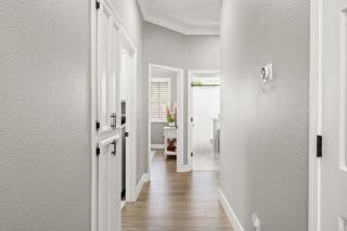 Modern & Comfortable Lincoln Home - 4