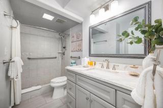 Sky-High Waikiki Condo with Ocean Views & Parking - 6