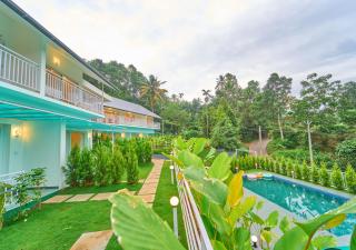 Ice Mist Pool Resort Munnar By VOYE HOMES - Munnar - 6