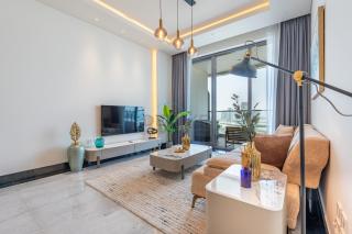 Spacious Balcony with Private Jacuzzi and Stunning Views, Easy Public Transport Access, Terraces Marasi Drive, Business Bay by Deluxe Holiday Homes - 2