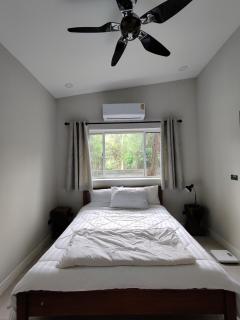 Unique House with Golf Net, Pool Table & Swimming - Ban Nam Phrae - 4
