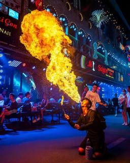 Golden Lunar Hotel - Moonlight Stay in Bui Vien Walking Street - 6