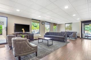 Quality Inn & Suites NJ State Capital Area - Morrisville - 2
