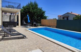 Beautiful Home In Peruski With Kitchen - Peruški - 3