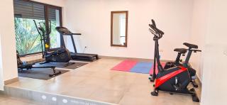 Casa Bianca, OSU, Premium Luxury, Free breakfast, Pool & gym, Restaurant, Airport 15 mins - 8