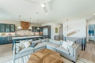Mariners Crossing - Stunning Luxury Home w Gulf Views From Every Room Rooftop Deck PoolSpa - Bradenton Beach - 3
