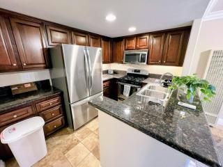 --Vacation First floor luxury condo La Jolla, Spa, Pool, Gym - 6