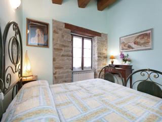 Farmhouse in Apecchio with Swimming Pool, Terrace, Garden - 2