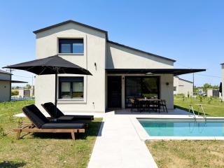 Olympus Seaside Luxury Pool Villas - 9