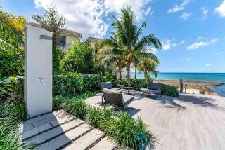 Aqua #4 - Save Now on This Spacious Oceanfront Condo with Modern Style - George Town - 2