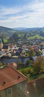 A room by a weir with a view of Rožmberk Castle - 4