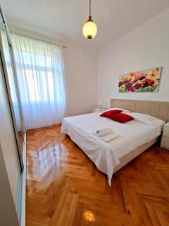 Spacious Apartment Near Old Town - Split - 8