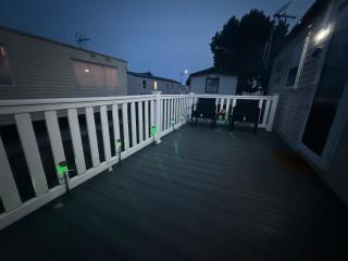 6 Beds 2 Sofa bed Family friendly - unlimited Wi-Fi, Warm, Cozy Sun decking Caravan at Seawick Holiday Park - 7