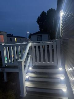 6 Beds 2 Sofa bed Family friendly - unlimited Wi-Fi, Warm, Cozy Sun decking Caravan at Seawick Holiday Park - 8