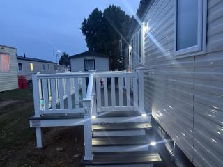 6 Beds 2 Sofa bed Family friendly - unlimited Wi-Fi, Warm, Cozy Sun decking Caravan at Seawick Holiday Park - Saint Osyth - 9