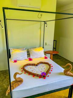 Back Of lake Resort And Restaurant - 1